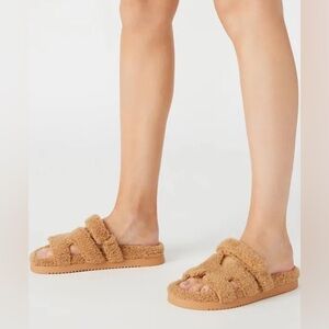 STEVEN MADDEN MAYVEN FAUX SHEARLING CAMEL FABRIC SANDALS SIZE 8.5
